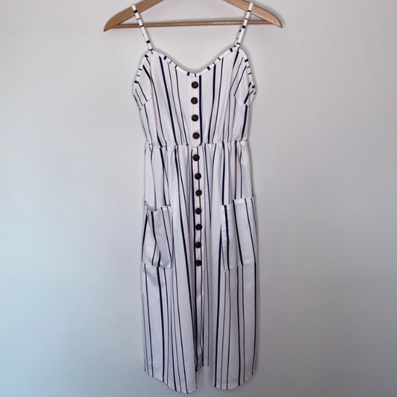 Unbranded Dresses & Skirts - SIZE MEDIUM LONG VERTICAL STRIPED DRESS